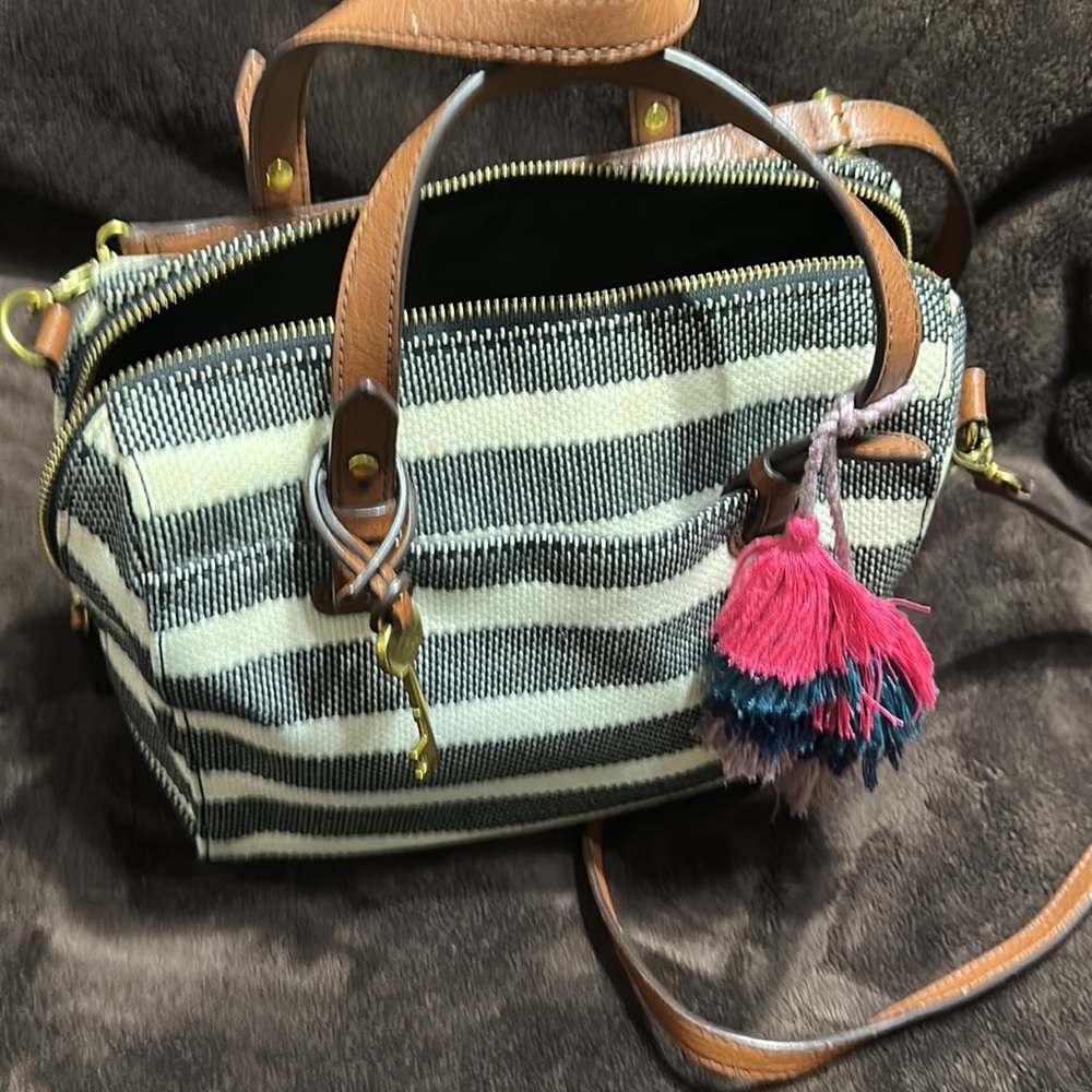 Fossil black stripe satchel/ crossbody. 10” L x 5” W x 8” H - Picture 7 of 10